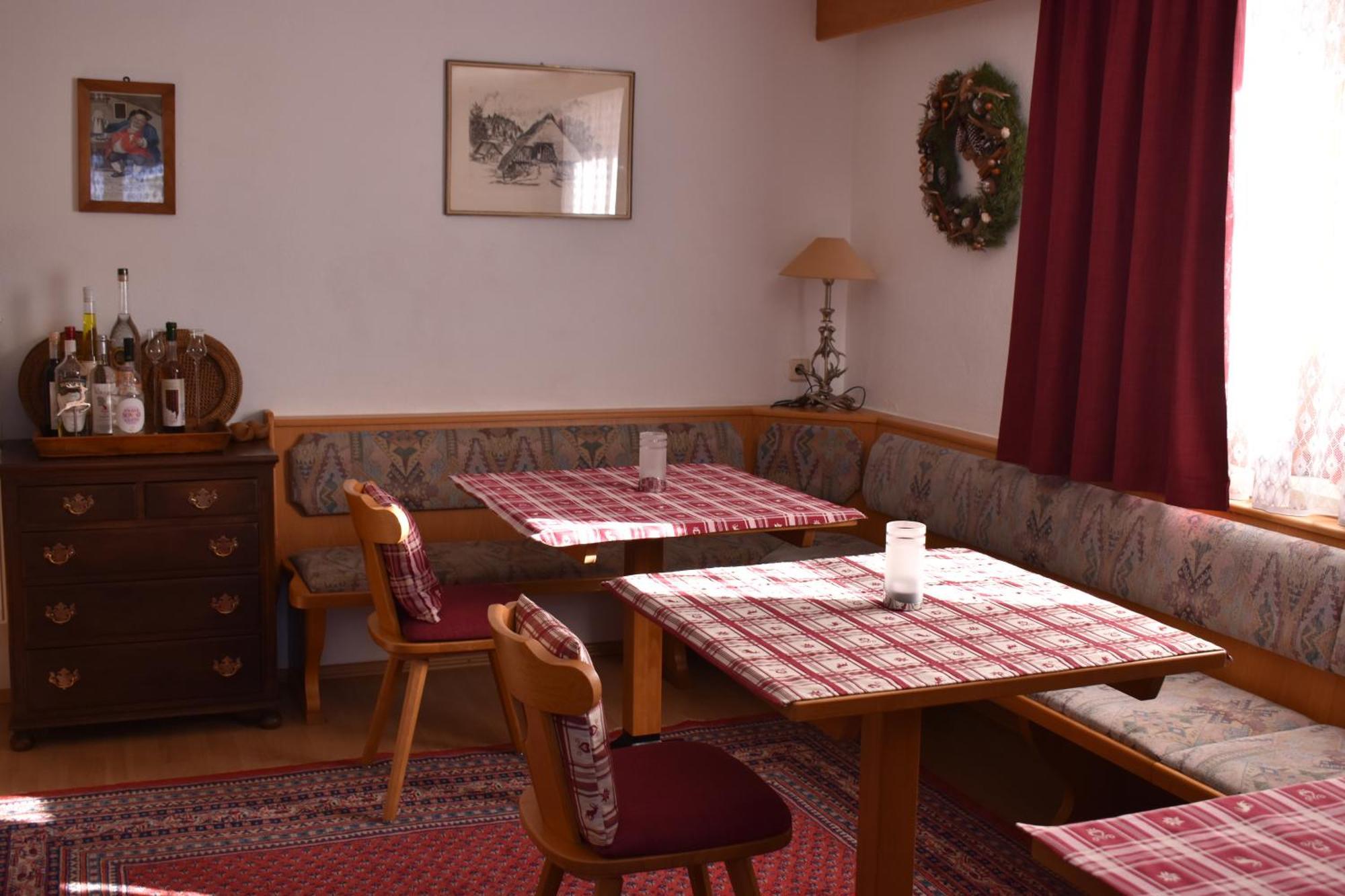Hirschstube Nauders Bed & Breakfast Exterior photo